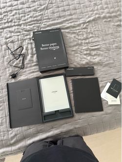 Remarkable 2 Essential Bundle - Brand new