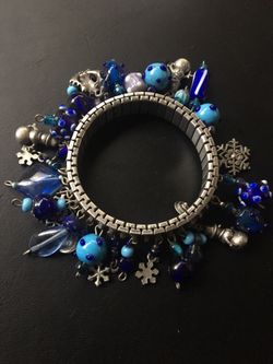 Winter themed-rblue And glass bead bracelet