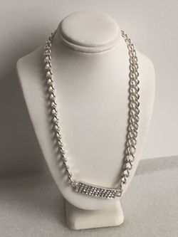 Beautiful ladies Choker Silver Tone Necklace Excellent Condition