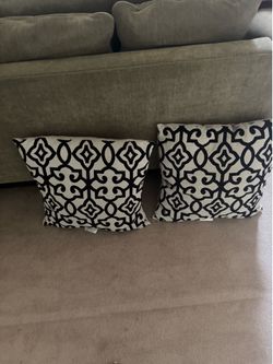 Decorative Pillows : Black and White