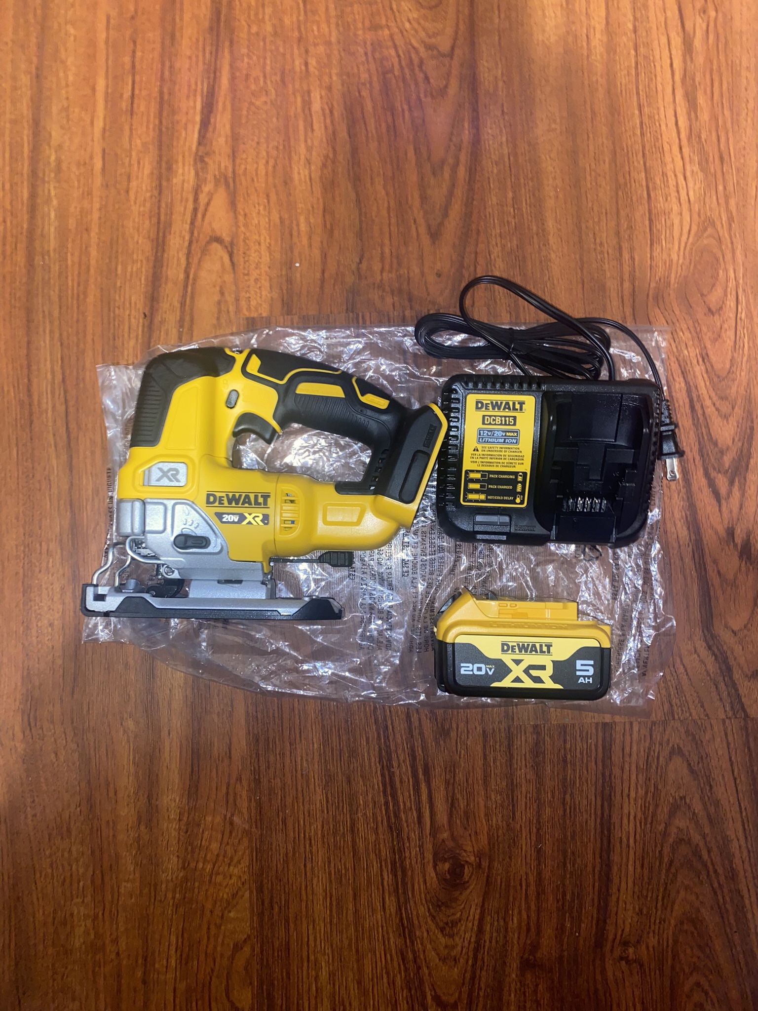 New Dewalt 20V Max XR Brushless Jigsaw (DCS334) With Amp