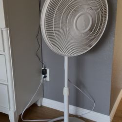 Lasko 18”  3 Speed Pedestal Fan 