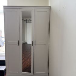 Songesand IKEA closet 