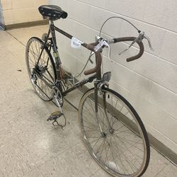 Vintage Fuji 12 Speed Road bike 