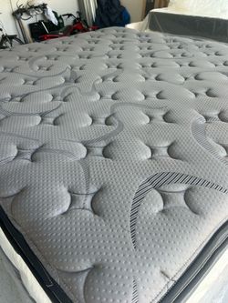 New! Sleep Science 13" Align IQ Euro Top Memory Foam Mattress used to stage home never slept on!