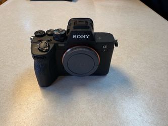 Alpha 7 IV - Full-frame interchangeable Lens Camera 33MP, 10FPS, 4k/60p