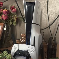 PS5 Slim Disc version (Excellent condition)