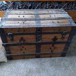 Steamer trunk