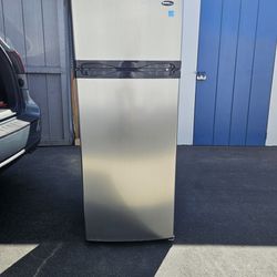 Danby 7.3 Cu. Ft Top Freezer Refrigerator In Great Condition 