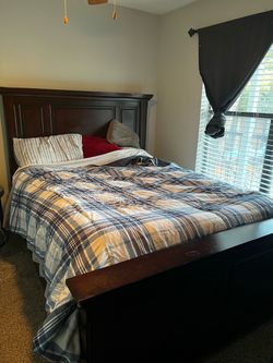 Queen size Bed for Sale..!!