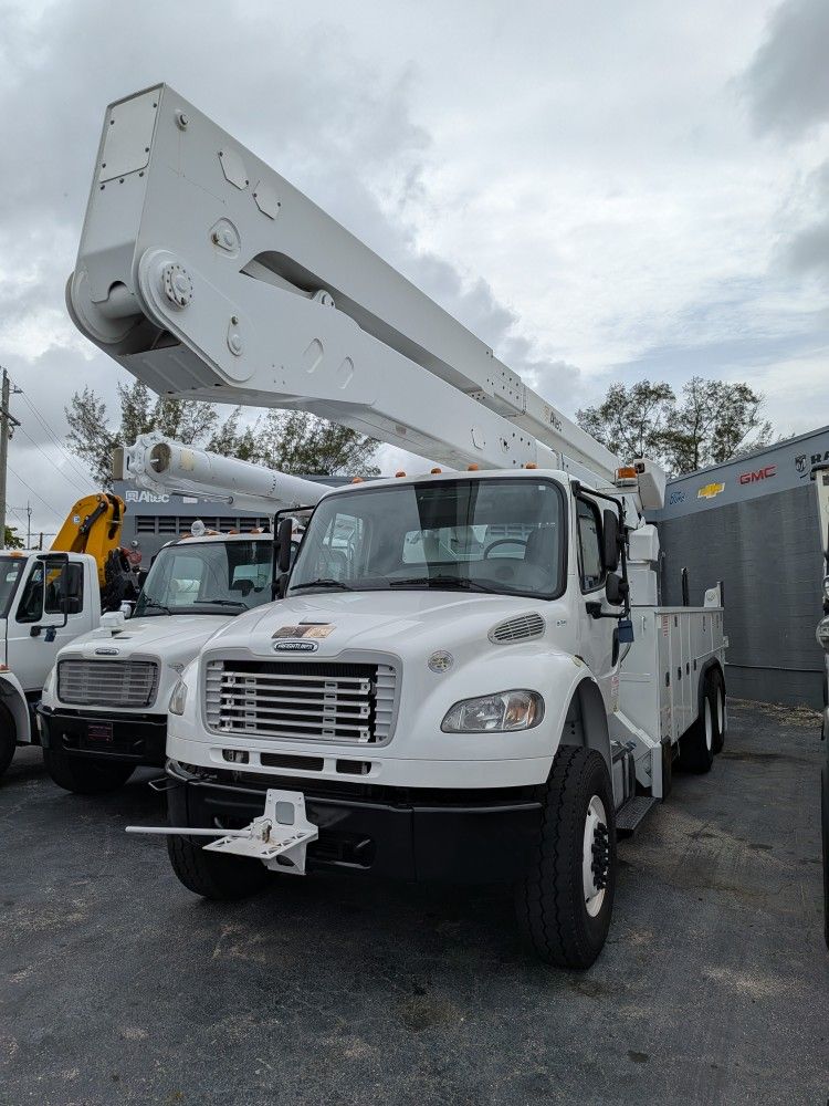 PLUG AND PLAY! 81' BUCKET TRUCK