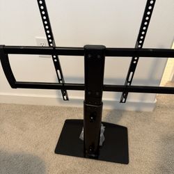 Universal Swivel TV Mount - 32in-65in -$20