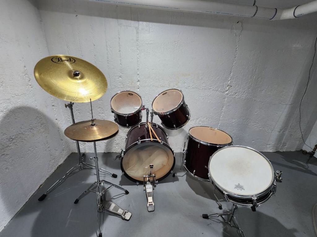 Pearl Brand Drum Set