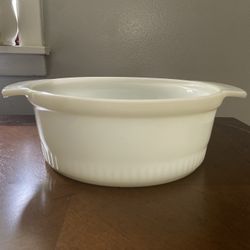 Anchor Hocking Fire-King 2-quart casserole dish