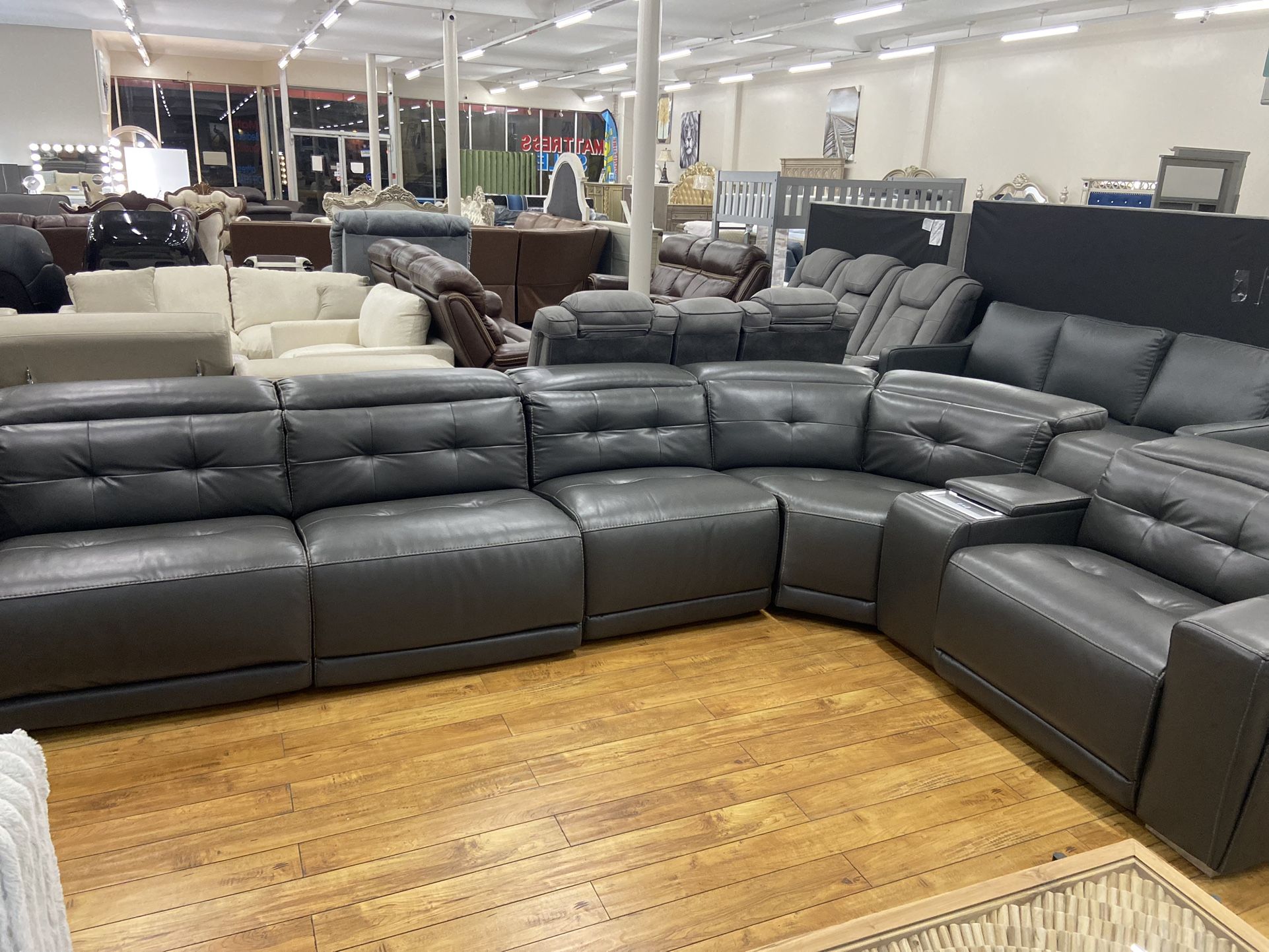 Leather Sectional With Advanced Features