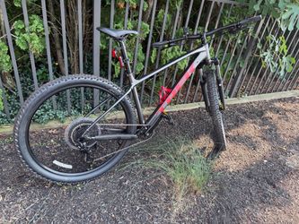 Trek Marlin 5 mountain bike