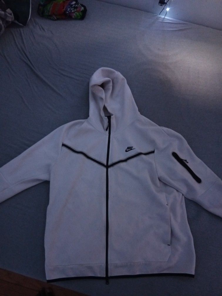 White Nike Tech Fleece