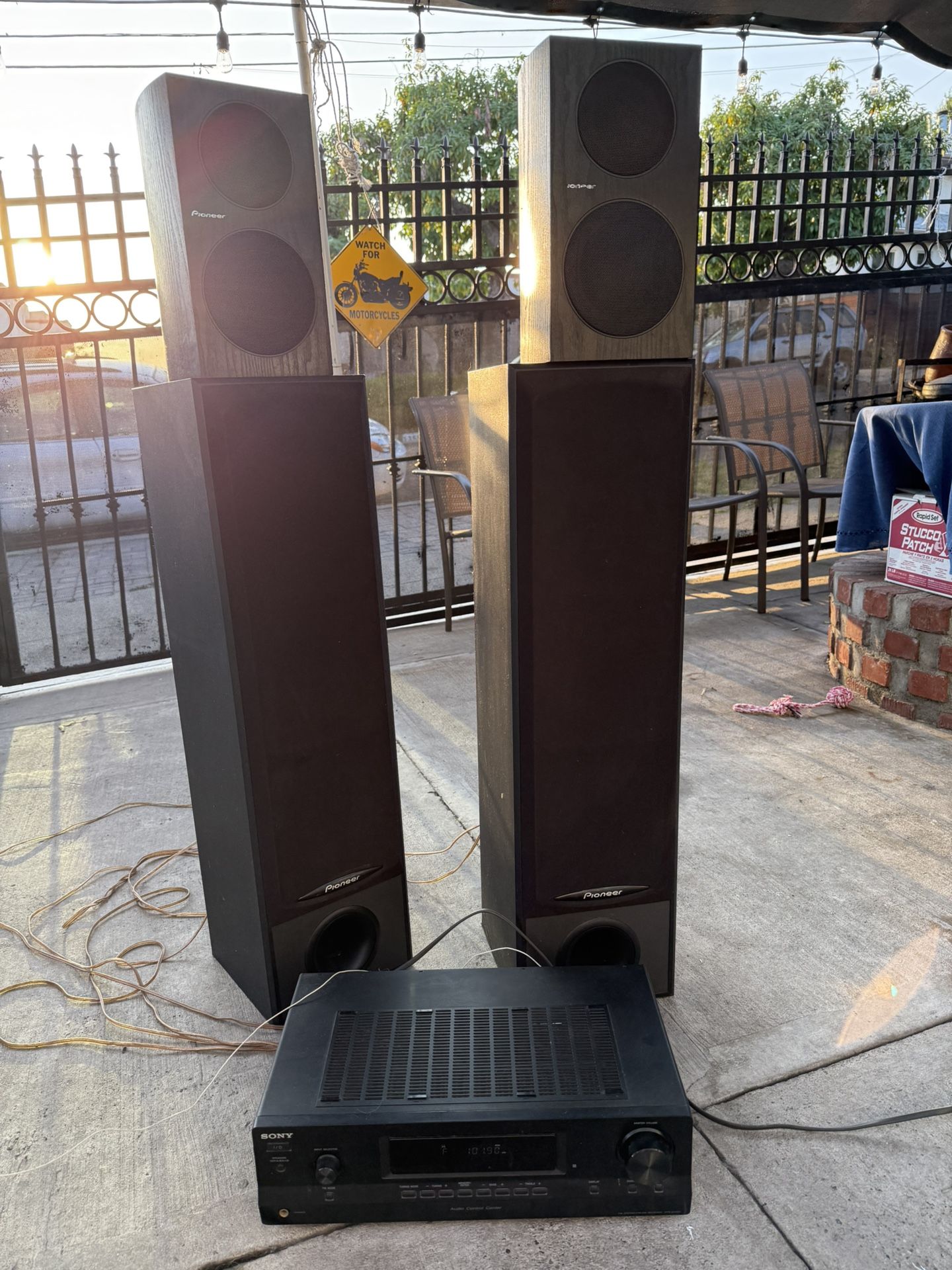 Surround System With Receiver And 4 Speakers