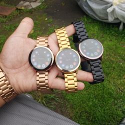 Great Gift . Brand new In Box Galaxy Watch unlocked any Color $160! Sorry no trash I have for cheap. 44mm 45mm 46mm are available. $160! Cada Uno. Ni 
