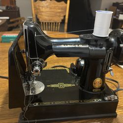 1953/54 Singer Featherweight Sewing Machine