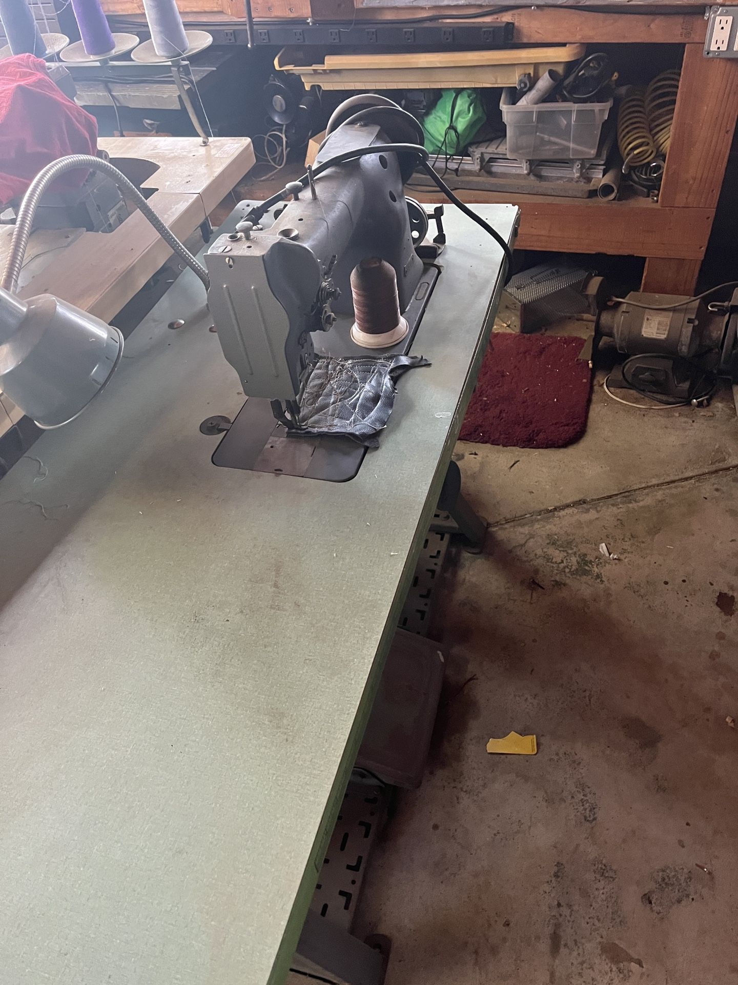 Triple synchronous sewing machine