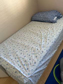 Twin bed with box frame