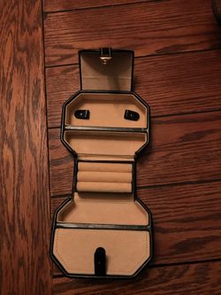 Travel jewelry case