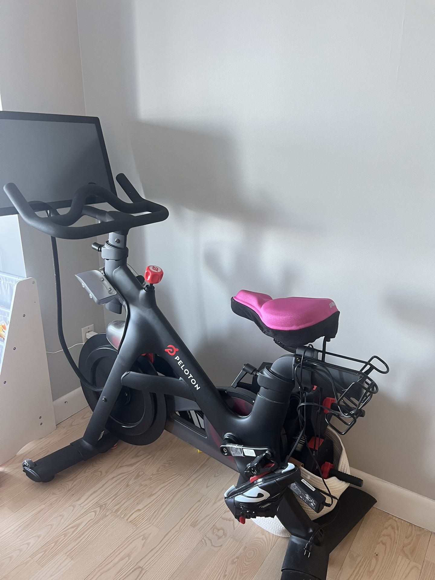 Peloton Bik With Package