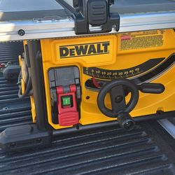 Dewalt Table Table Saw !  New  , 
