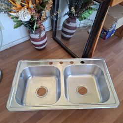 DOUBLE BOWL SINK Very Good Condition 