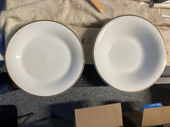 20 bowls and 8 salad/dessert plates
