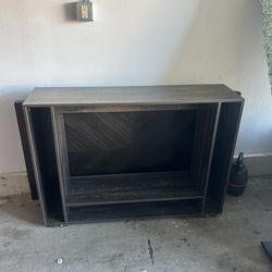 FREE ENTRY TABLE AND STANDING DESK