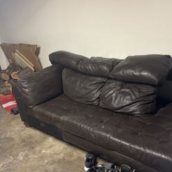 SECTIONAL LEATHER SOFA 
