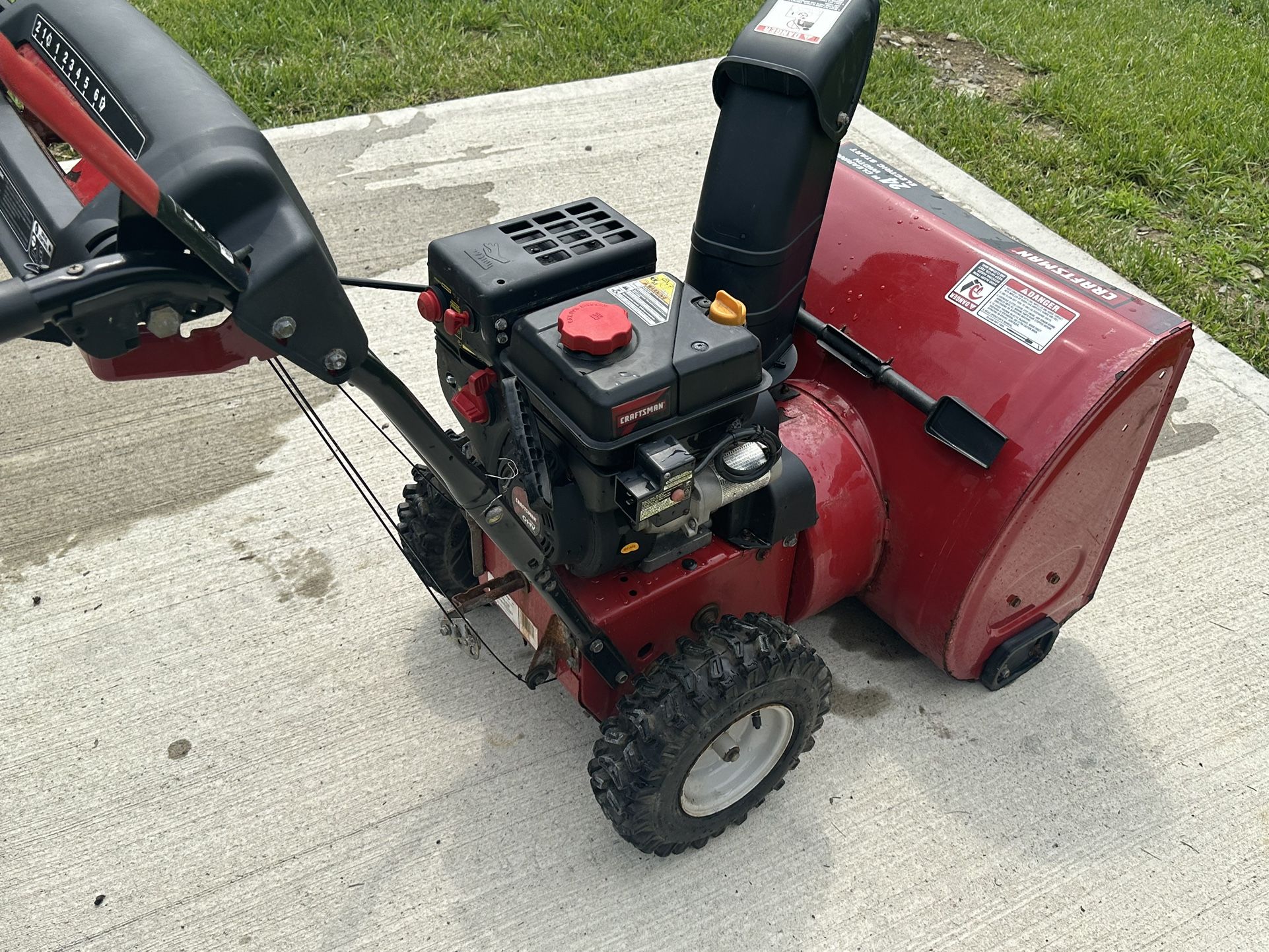 24" CRAFTSMAN 179CC OHV TWO STAGE SELF PROPELLED SNOW BLOWER $600 RETAILS OVER $1068