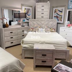 4-pc Bedroom Set; Queen Size Bed, Dresser, Mirror & Nightstand Light Grey ( Mattress Not Included)