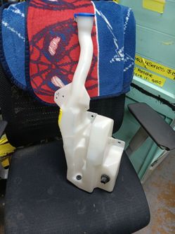 2015-23 Ford mustang wiper bottle