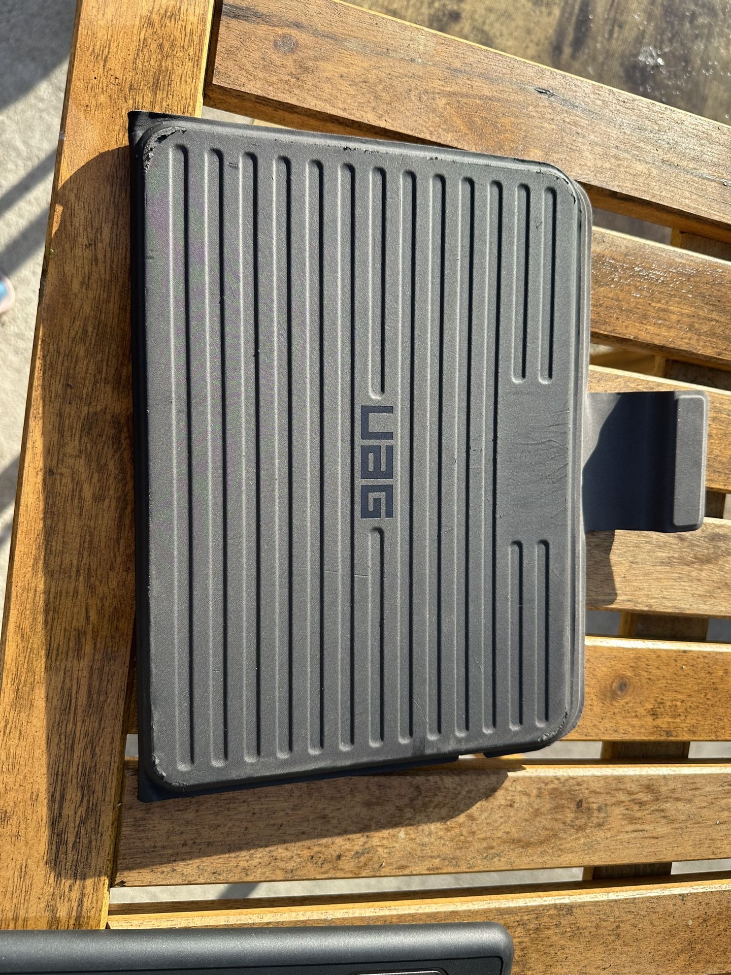 UAG Combo Touch for iPad (7th, 8th and 9th generation) keyboard case with trackpad, wireless keyboard, Smart Connector technology