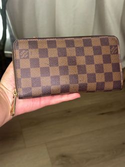 Authentic Louis Vuitton Damier ebene zippy wallet