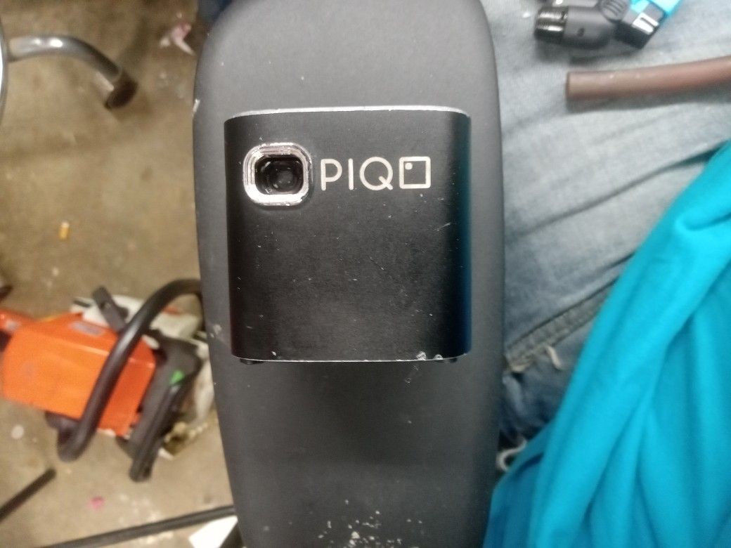PIQO, PORTABLE MINI PROJECTER, BLACK.