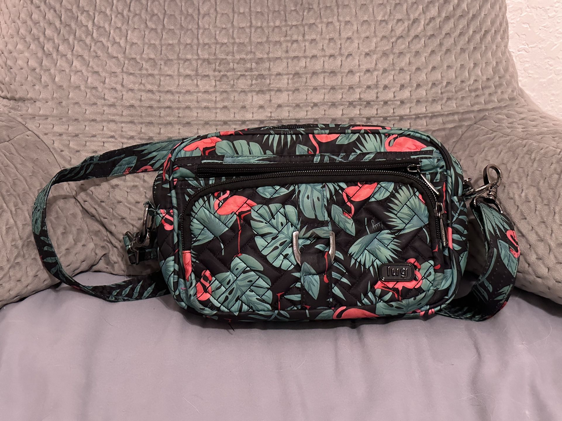 Lug Bag (Carousel)