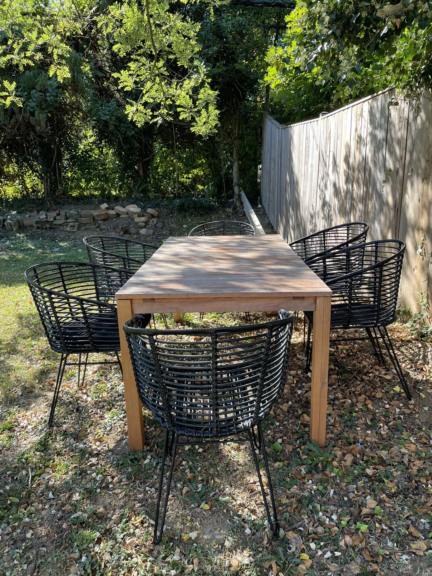 Big outdoor table and 6 chairs