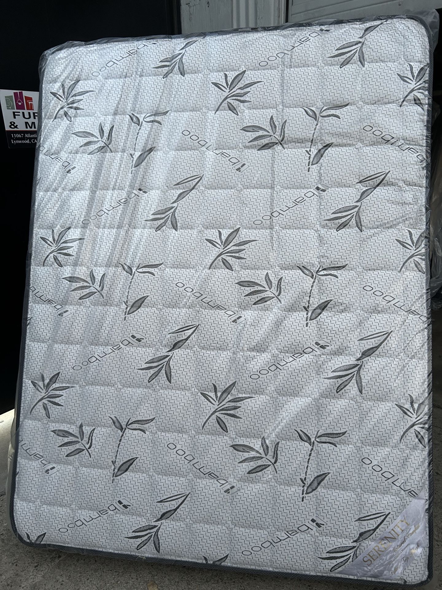 Queen size pillow top reversible mattress
