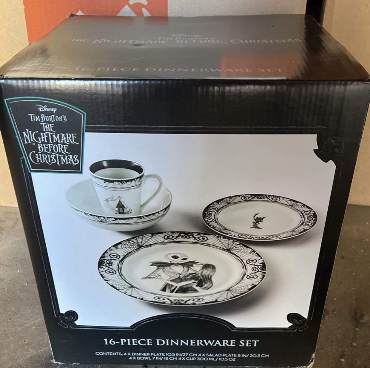 NIB Nightmare Before Christmas Dinnerware Set