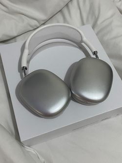 Silver Airpods Max USB-C