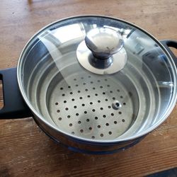 Pampered chef steamer with glass lid

