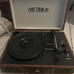 Victoria Suitcase Record Player