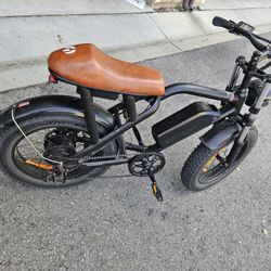 E Bike Low Miles 30 MPH 7 Speed