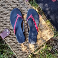 Gucci Slippers (Size 7 1/2)