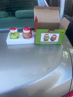 The Grinch Sculpted Ceramic Salt & Pepper Set