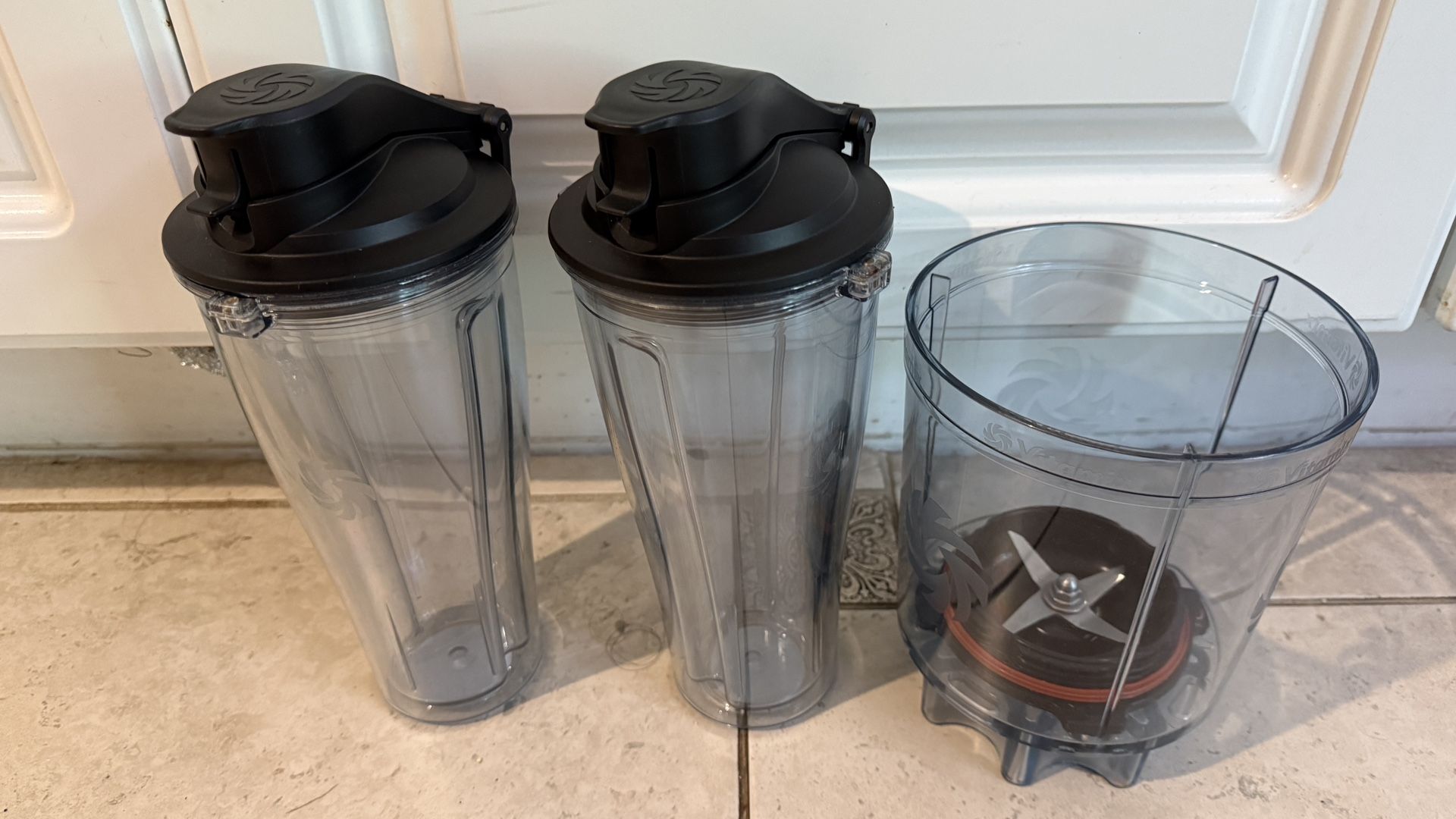 VitaMix Personal Cup Adaptor & 2 Travel Cups, Preowned, Great Shape, No Issue Retail: $149+Tax!!! Lets you blend single servings right in the cup and